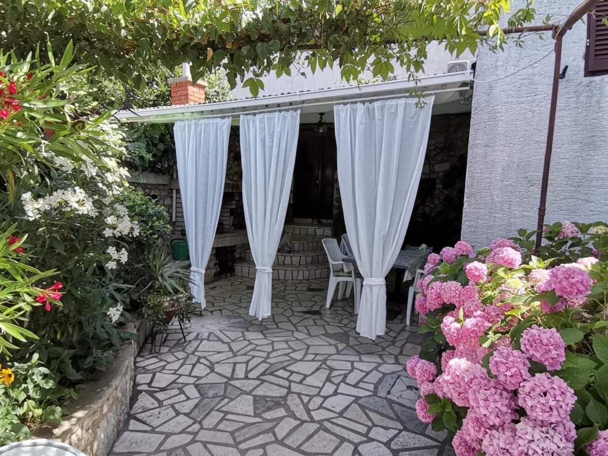 Holiday House Belavista โนวีวีโนดอลสกี ภายนอก รูปภาพ