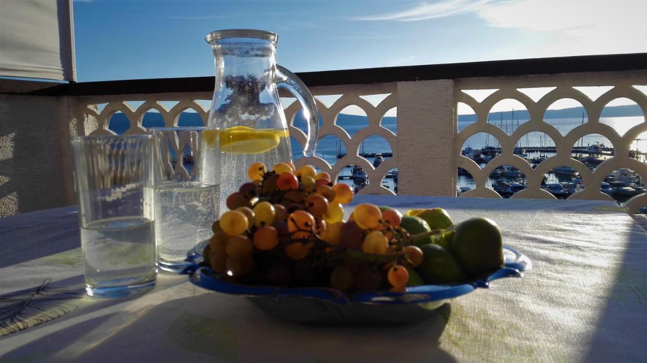 Holiday House Belavista โนวีวีโนดอลสกี ภายนอก รูปภาพ