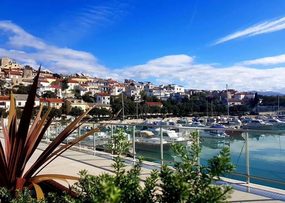 Holiday House Belavista โนวีวีโนดอลสกี ภายนอก รูปภาพ