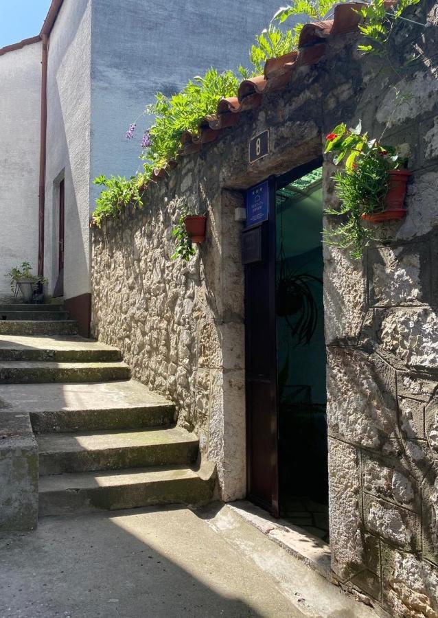 Holiday House Belavista โนวีวีโนดอลสกี ภายนอก รูปภาพ