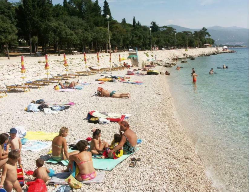 Holiday House Belavista โนวีวีโนดอลสกี ภายนอก รูปภาพ