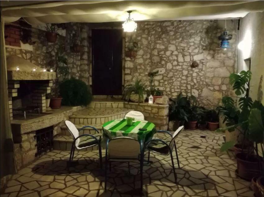 Holiday House Belavista โนวีวีโนดอลสกี ภายนอก รูปภาพ
