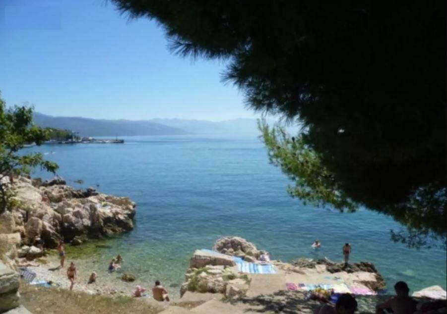 Holiday House Belavista โนวีวีโนดอลสกี ภายนอก รูปภาพ