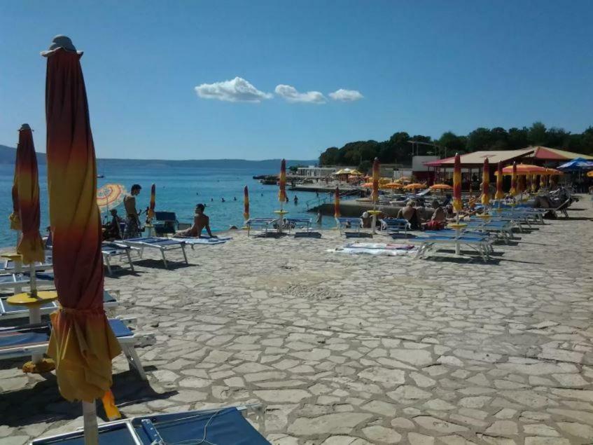 Holiday House Belavista โนวีวีโนดอลสกี ภายนอก รูปภาพ
